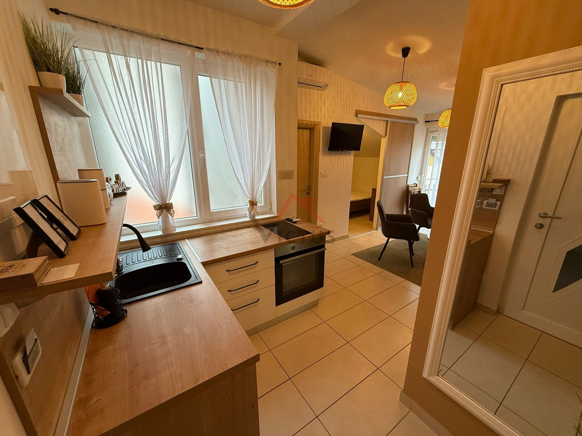 CRIKVENICA - 2 camere + soggiorno con angolo cottura, appartamento in prima fila sul mare, 41 m2