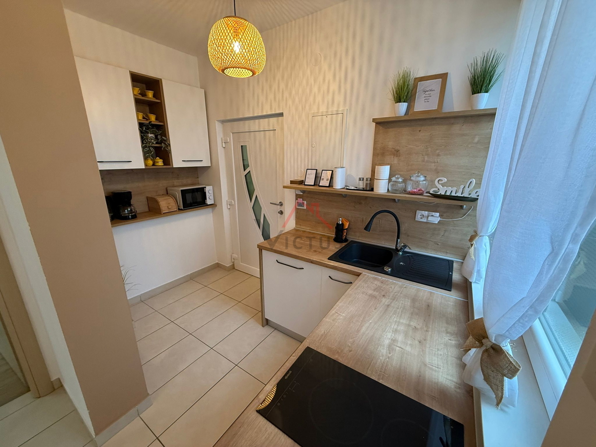 CRIKVENICA - 2 camere + soggiorno con angolo cottura, appartamento in prima fila sul mare, 41 m2