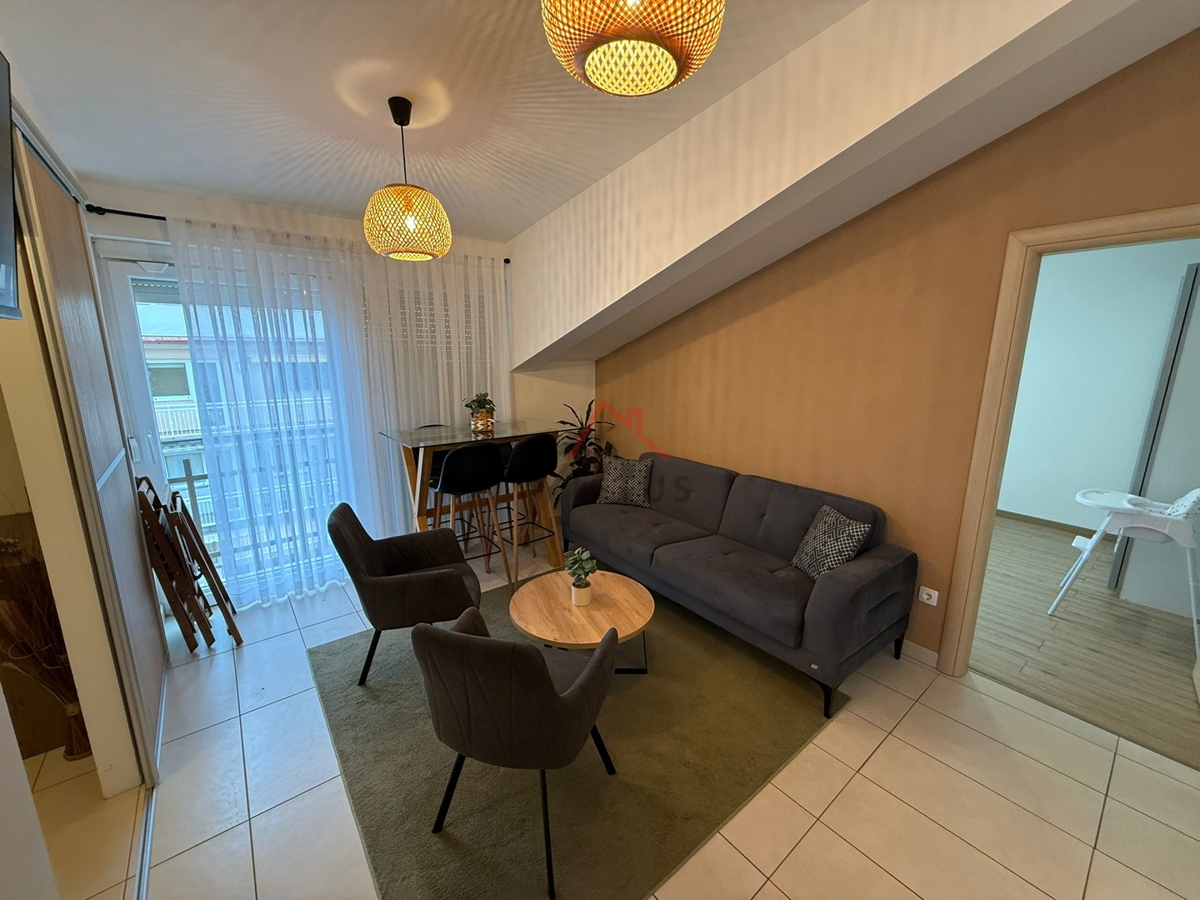 CRIKVENICA - 2 camere + soggiorno con angolo cottura, appartamento in prima fila sul mare, 41 m2