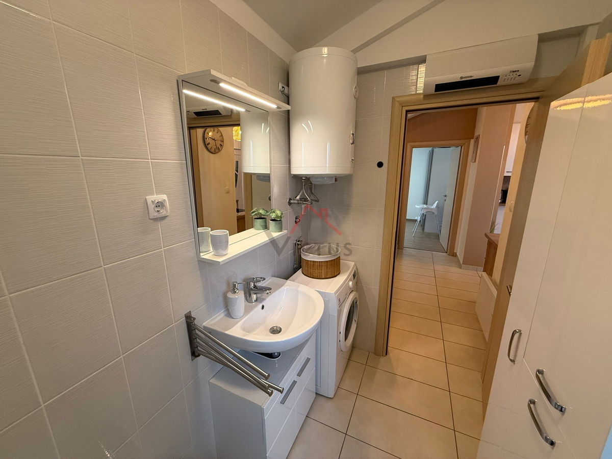 CRIKVENICA - 2 camere + soggiorno con angolo cottura, appartamento in prima fila sul mare, 41 m2