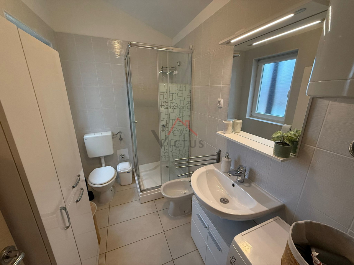 CRIKVENICA - 2 camere + soggiorno con angolo cottura, appartamento in prima fila sul mare, 41 m2