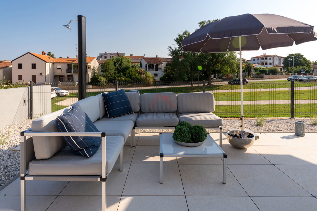 POREČ, DINTORNI - casa con piscina