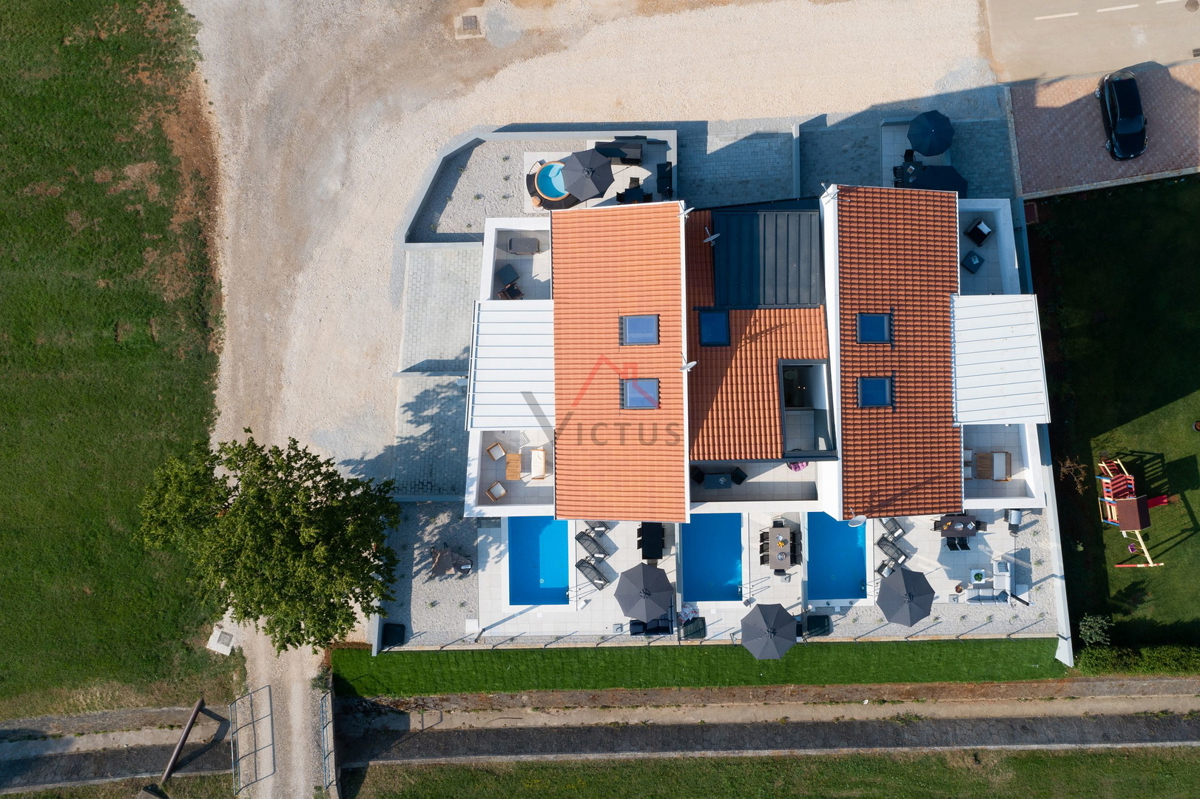 POREČ, DINTORNI - casa con piscina