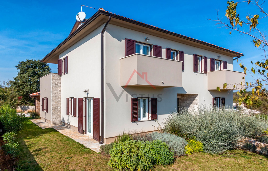 ROVINJ - casa con piscina in una posizione tranquilla