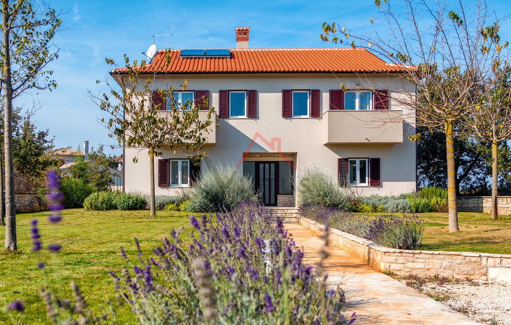 ROVINJ - casa con piscina in una posizione tranquilla