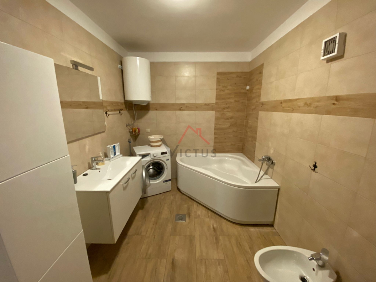 NOVI VINODOLSKI - 2 camere da letto + bagno, appartamento con vista aperta sulla città, 81 m2