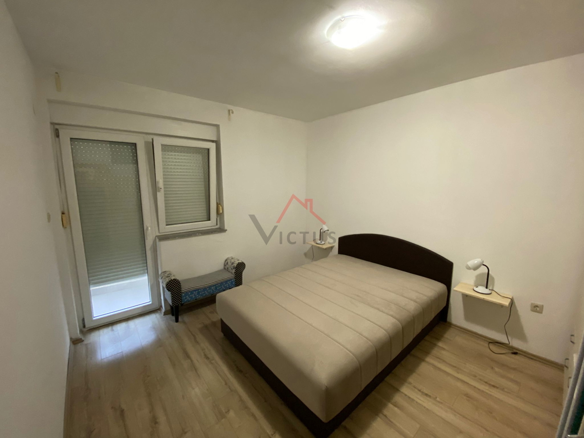 NOVI VINODOLSKI - 2 camere da letto + bagno, appartamento con vista aperta sulla città, 81 m2