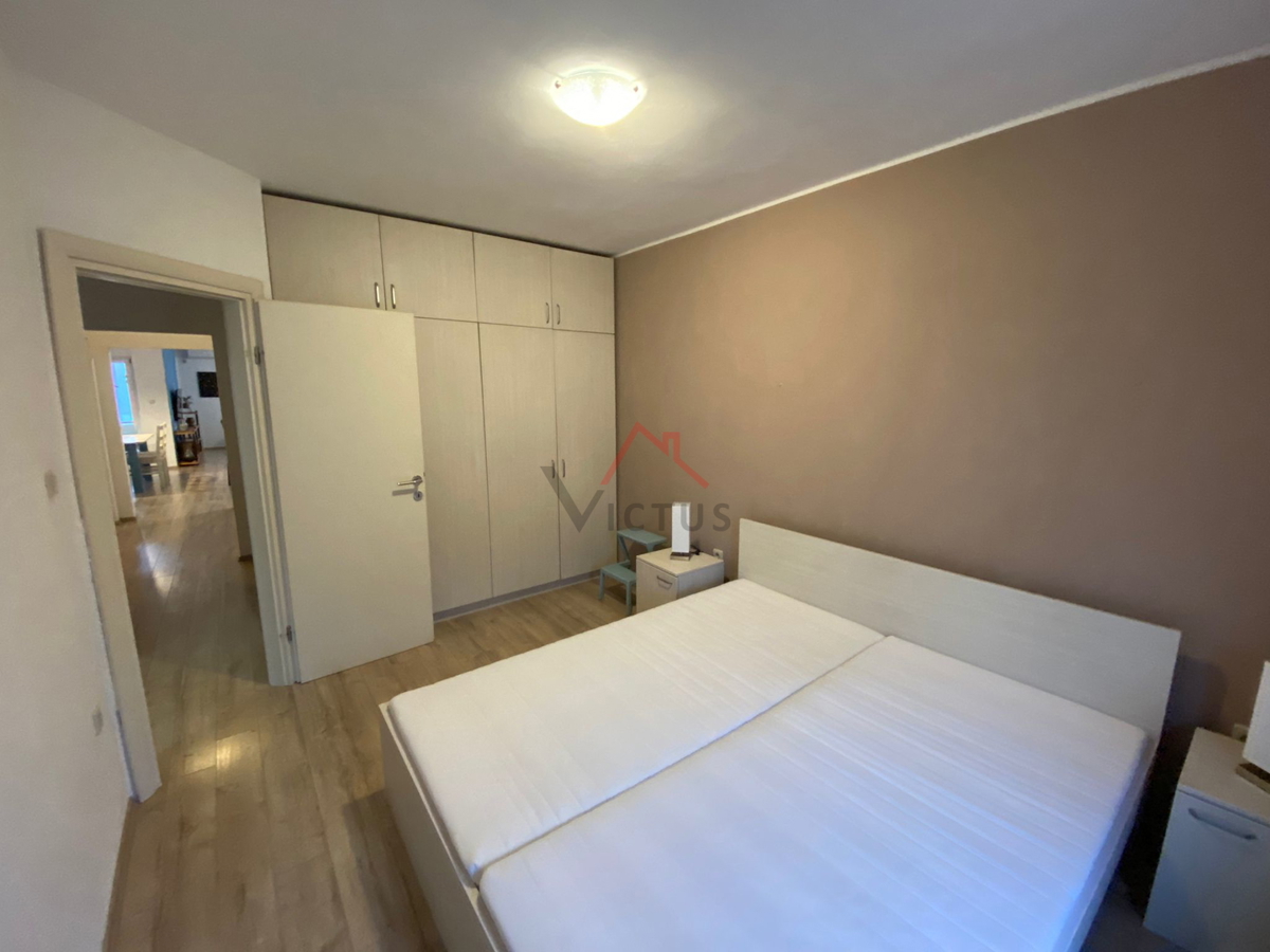 NOVI VINODOLSKI - 2 camere da letto + bagno, appartamento con vista aperta sulla città, 81 m2