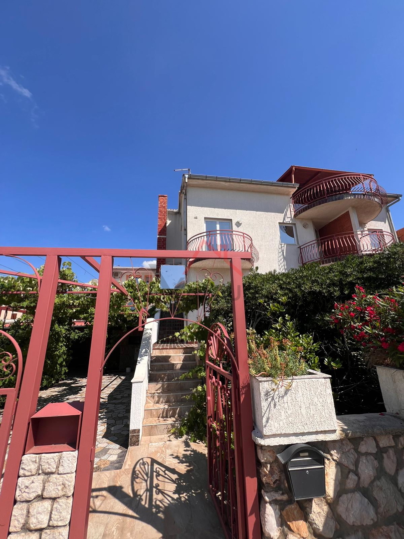 POVILE - Casa indipendente, a 120 metri dal mare