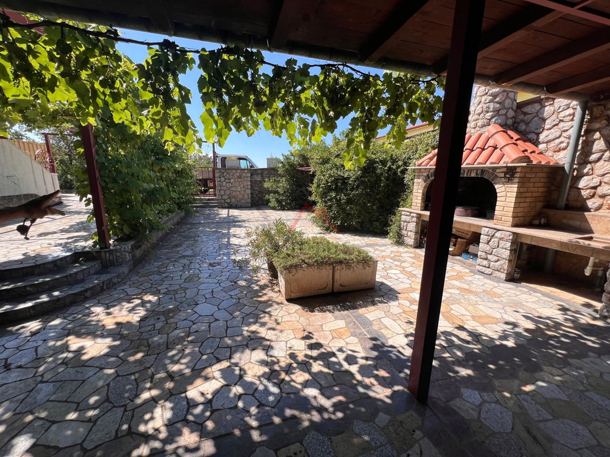 POVILE - Casa indipendente, a 120 metri dal mare