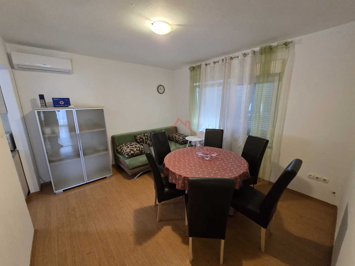 CRIKVENICA - 2 camere da letto + bagno, a 100 metri dalla spiaggia, 66 m2