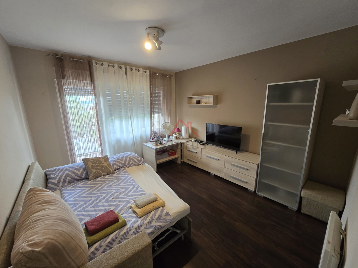 CRIKVENICA - 2 camere da letto + bagno, a 100 metri dalla spiaggia, 66 m2