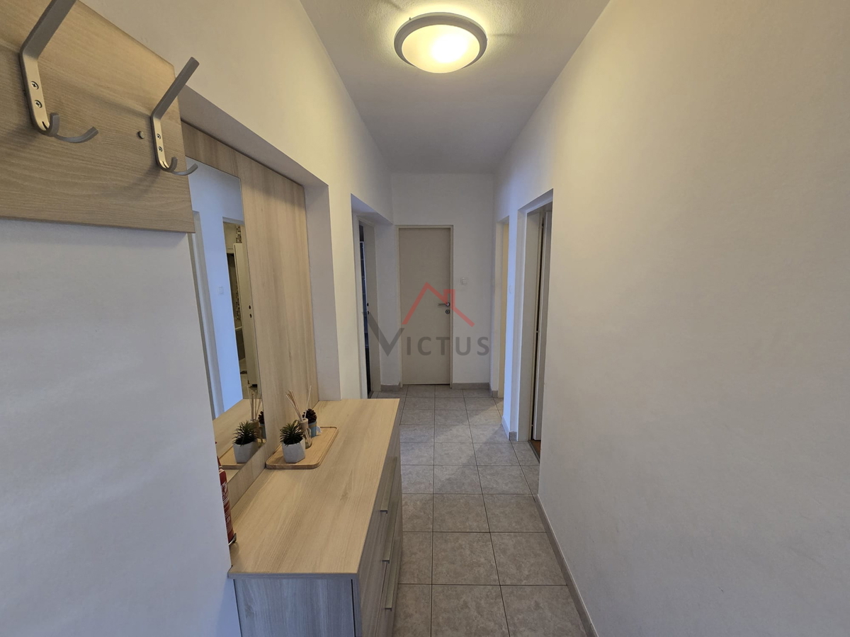 CRIKVENICA - 2 camere da letto + bagno, a 100 metri dalla spiaggia, 66 m2