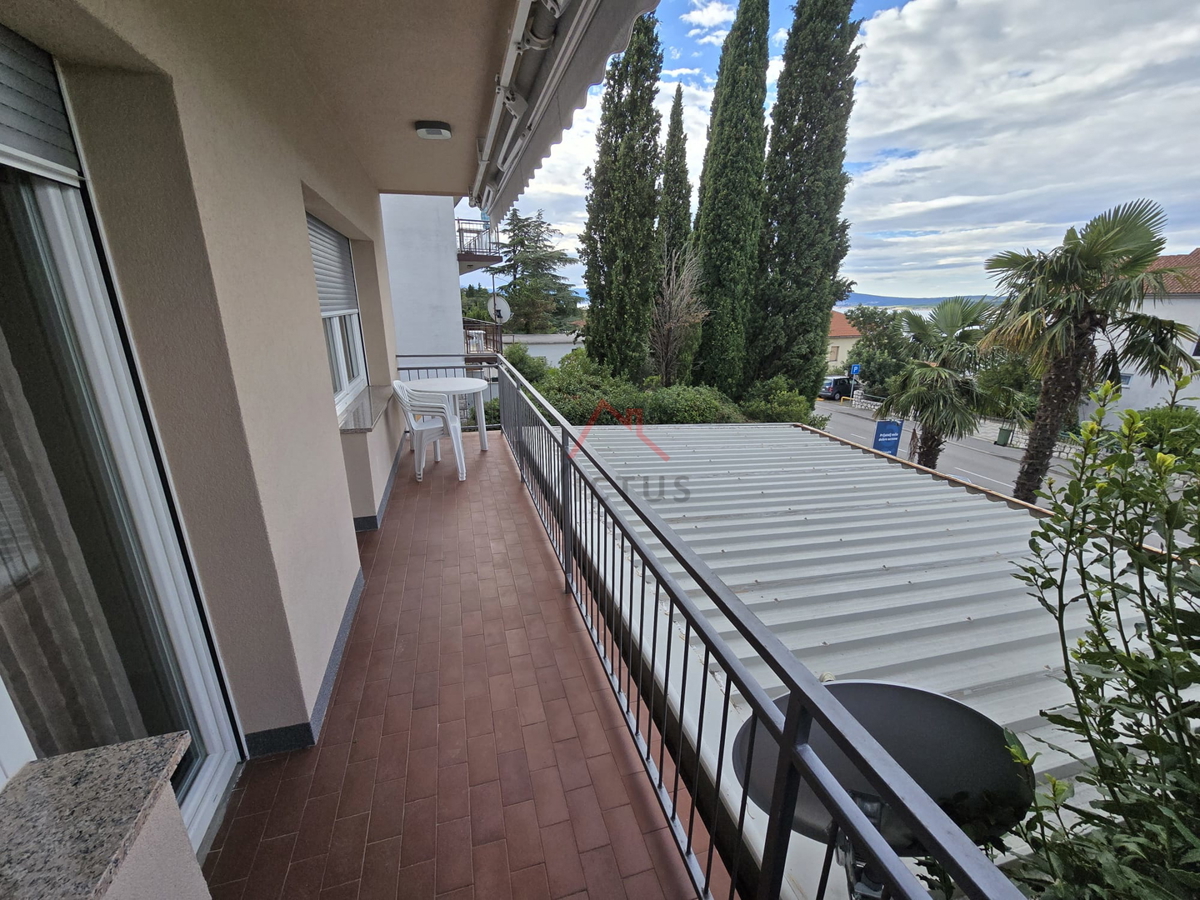 CRIKVENICA - 2 camere da letto + bagno, a 100 metri dalla spiaggia, 66 m2