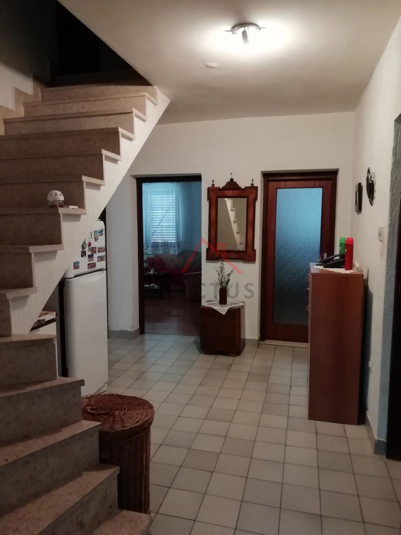 GRIŽANE - Villa indipendente in posizione tranquilla