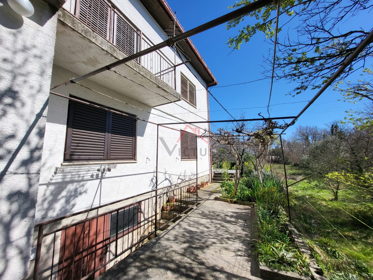 GRIŽANE - Villa indipendente in posizione tranquilla