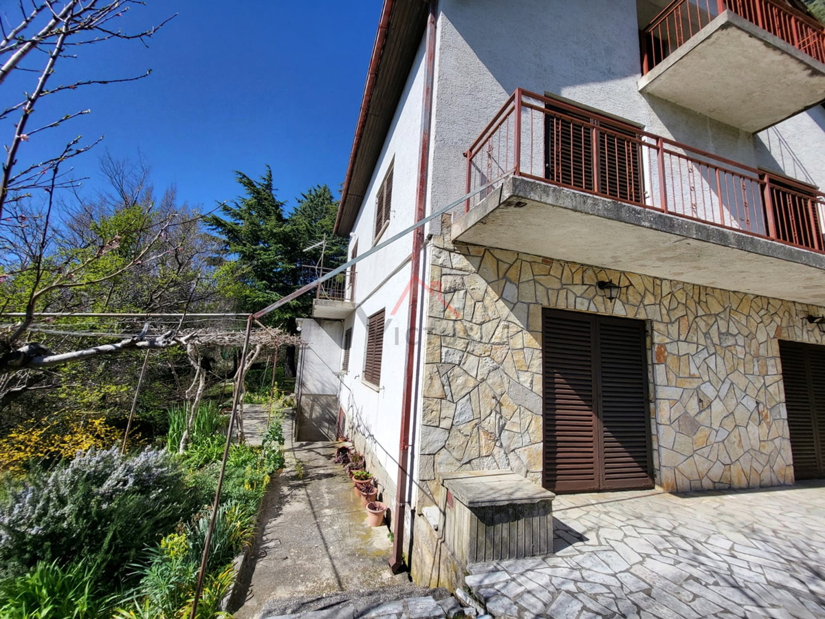 GRIŽANE - Villa indipendente in posizione tranquilla