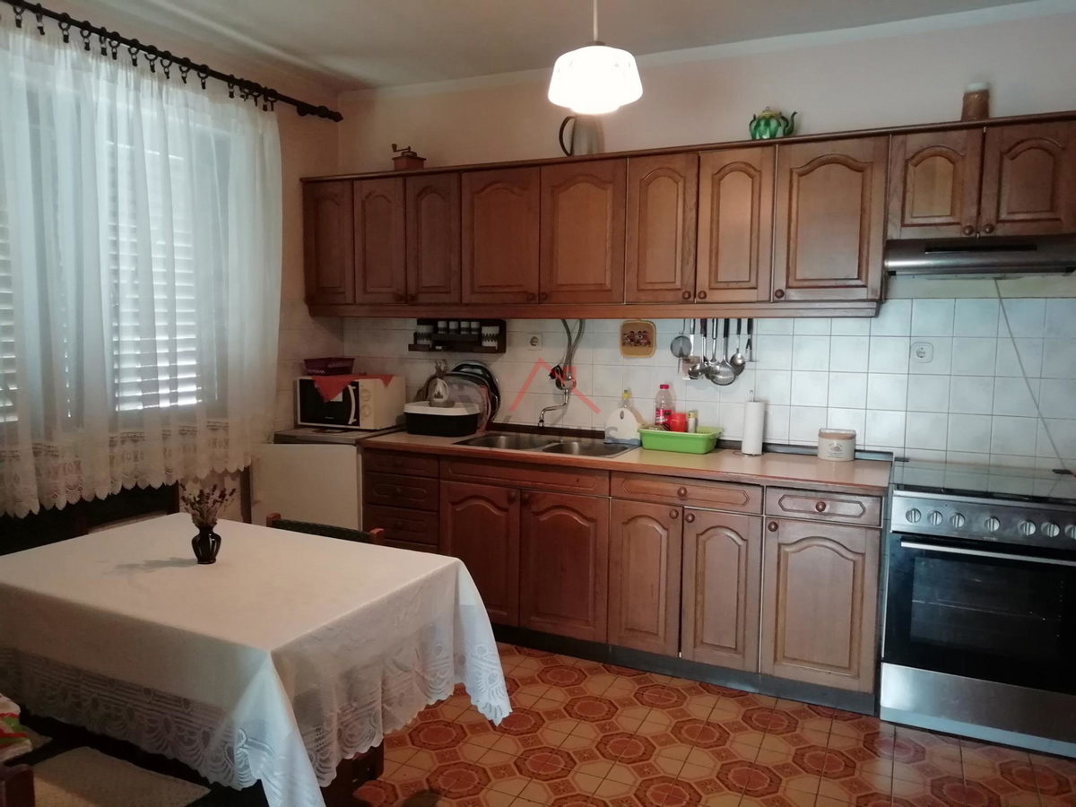 GRIŽANE - Villa indipendente in posizione tranquilla