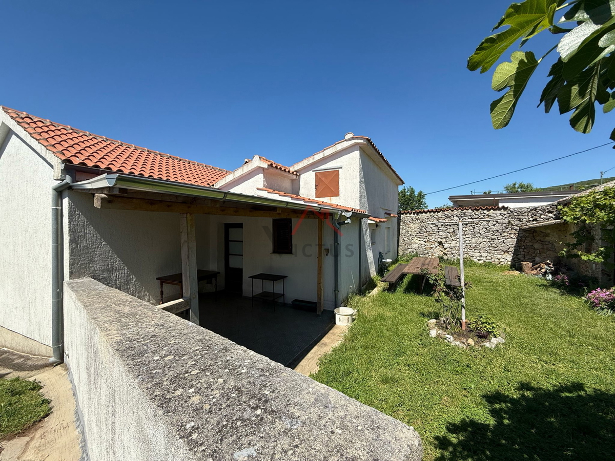 JADRANOVO - Casa con 3 appartamenti, a 400 m dal mare