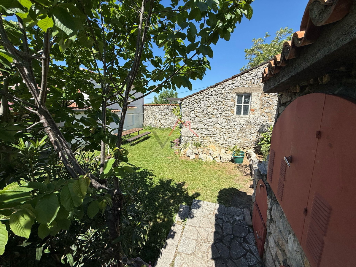 JADRANOVO - Casa con 3 appartamenti, a 400 m dal mare