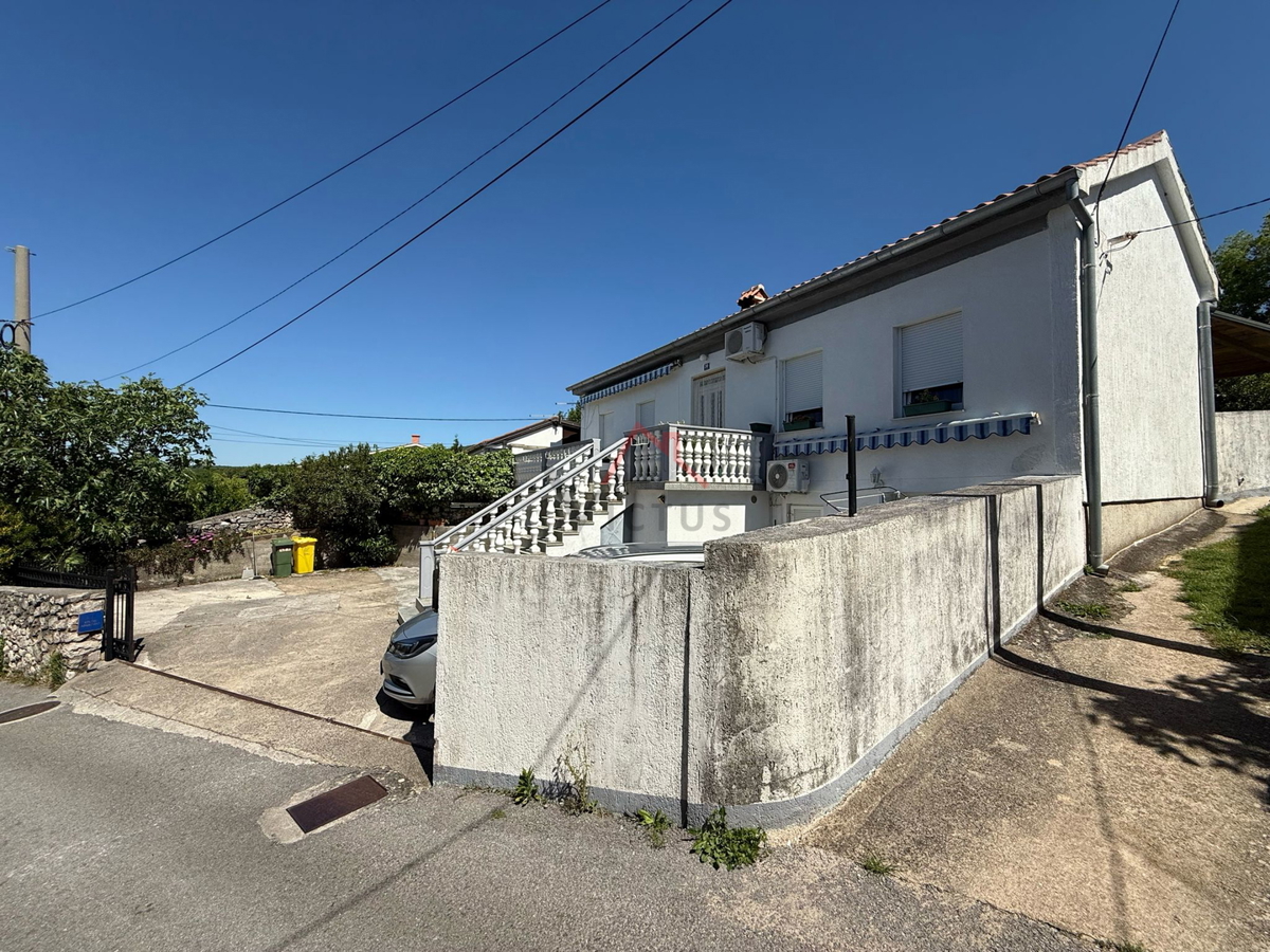 JADRANOVO - Casa con 3 appartamenti, a 400 m dal mare