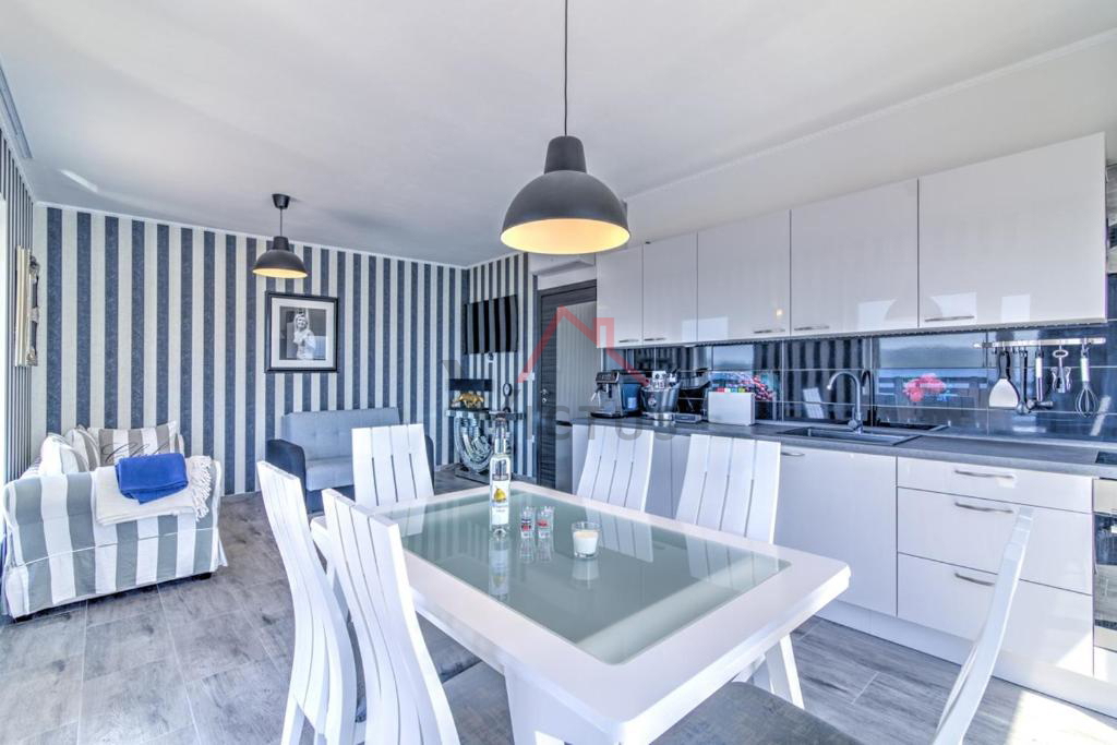 SELCE - Casa con piscina e vista panoramica sul mare