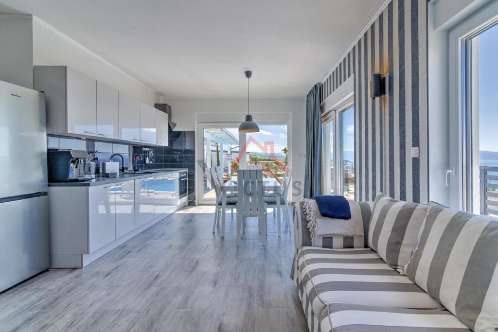 SELCE - Casa con piscina e vista panoramica sul mare