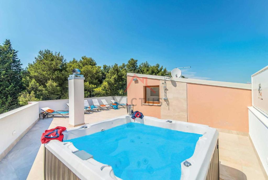 NOVIGRAD, villa a 150 m dal mare