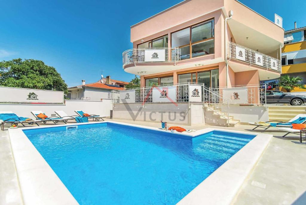 NOVIGRAD, villa a 150 m dal mare