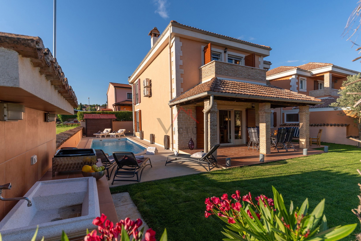 POREČ, DINTORNI - casa in pietra con piscina