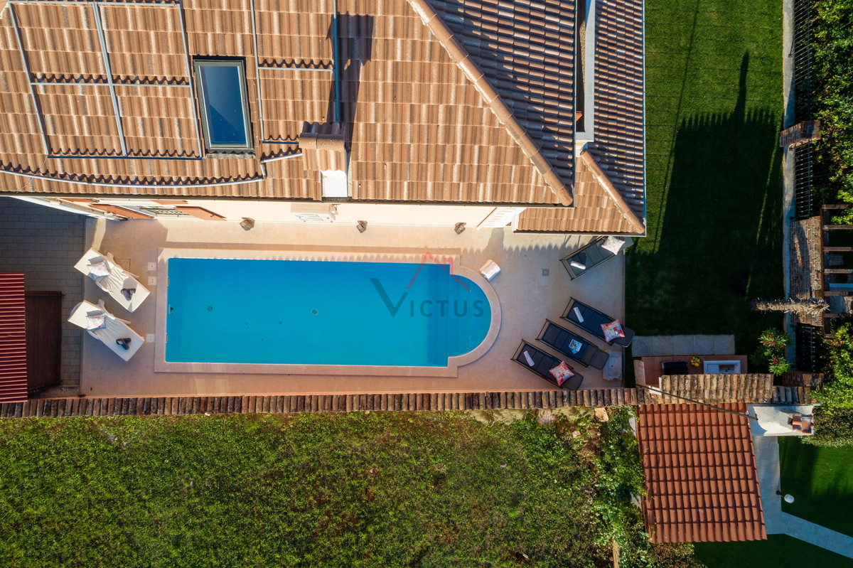 POREČ, DINTORNI - casa in pietra con piscina