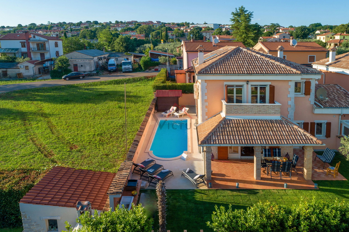 POREČ, DINTORNI - casa in pietra con piscina