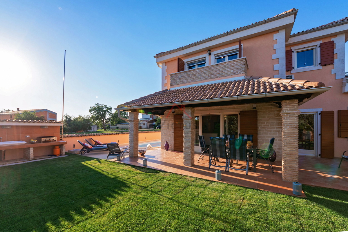 POREČ, DINTORNI - casa in pietra con piscina