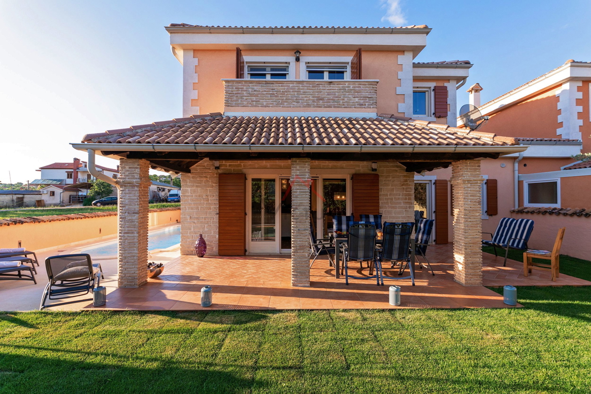 POREČ, DINTORNI - casa in pietra con piscina