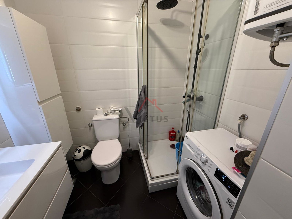 KRALJEVICA - Monolocale con soggiorno e angolo cottura, appartamento al secondo piano, 51 m2