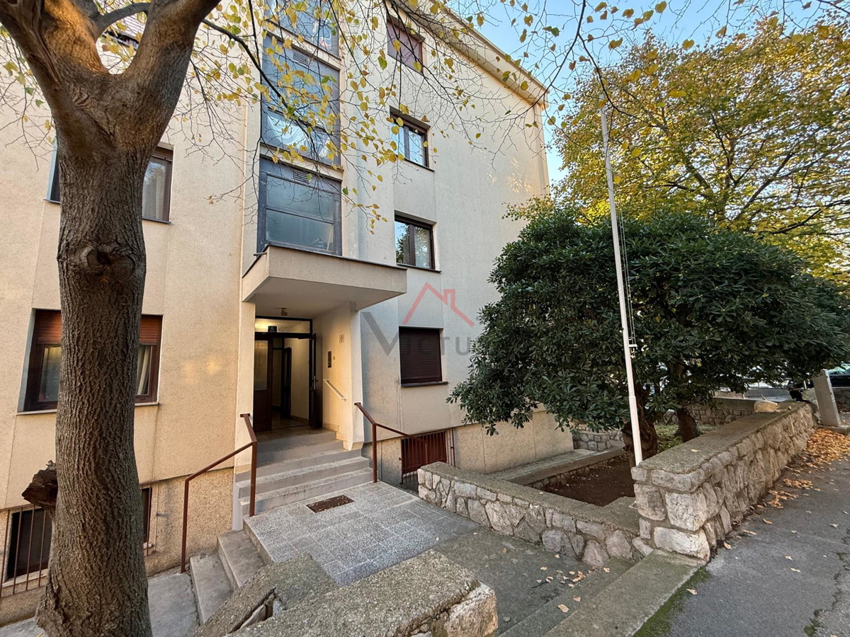 KRALJEVICA - Monolocale con soggiorno e angolo cottura, appartamento al secondo piano, 51 m2