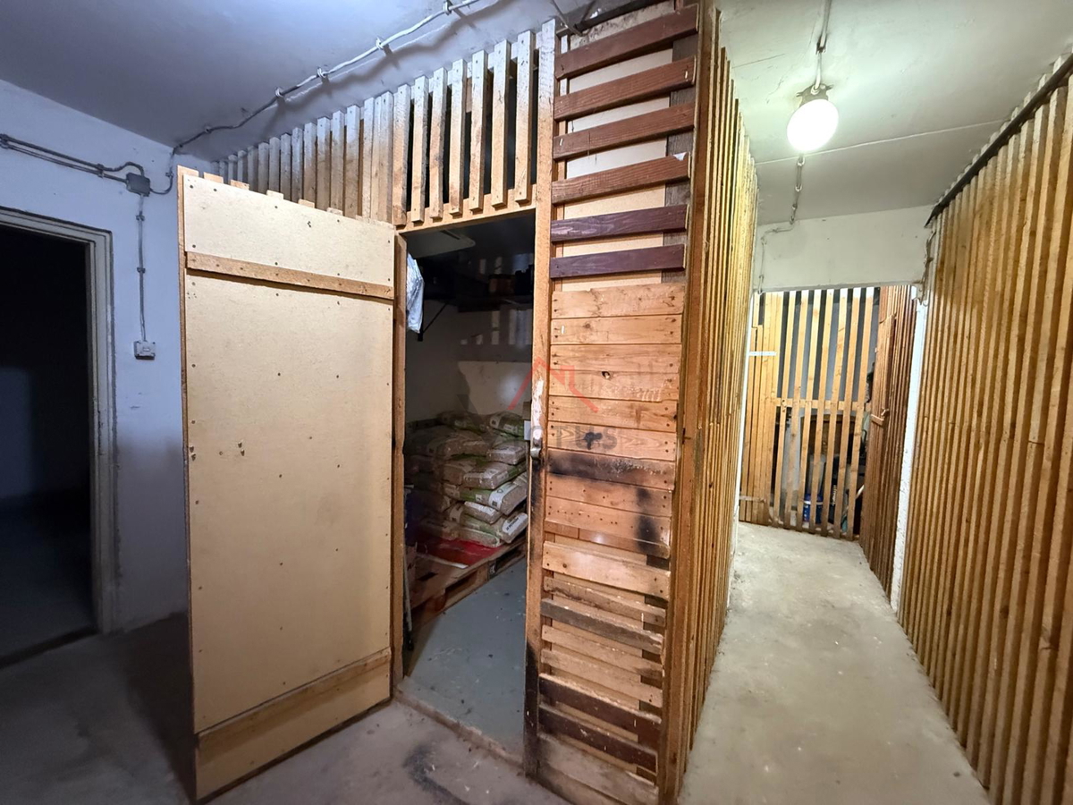 KRALJEVICA - Monolocale con soggiorno e angolo cottura, appartamento al secondo piano, 51 m2