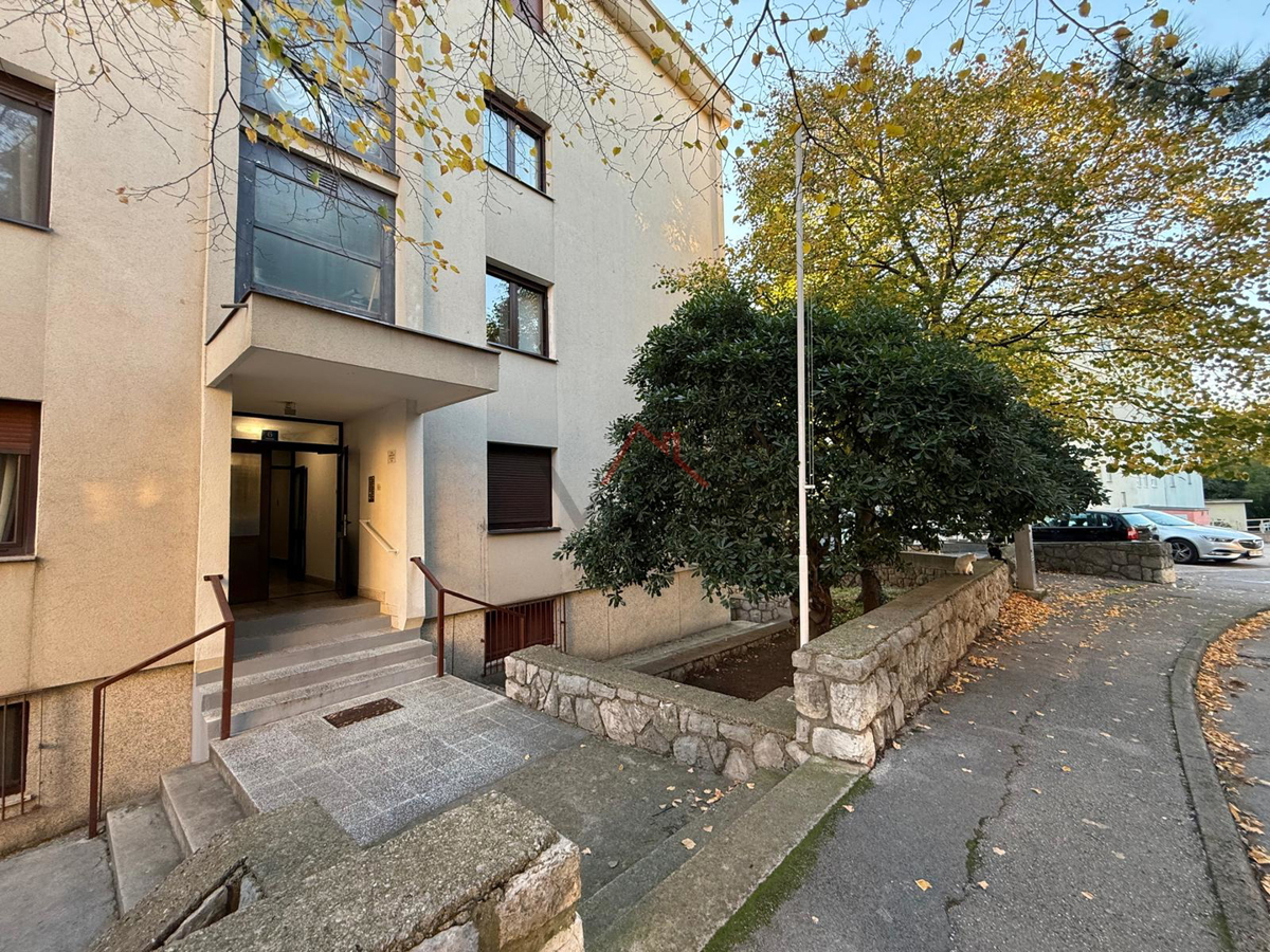 KRALJEVICA - Monolocale con soggiorno e angolo cottura, appartamento al secondo piano, 51 m2