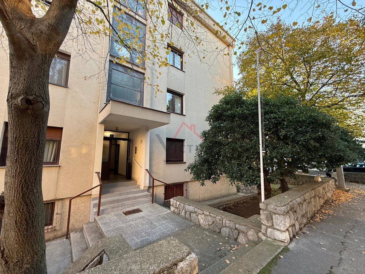 KRALJEVICA - Monolocale con soggiorno e angolo cottura, appartamento al secondo piano, 51 m2