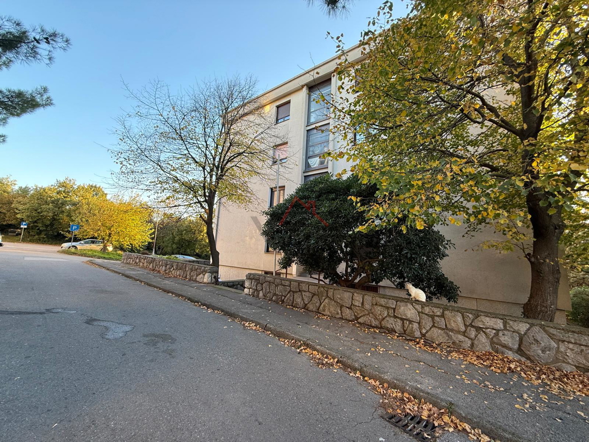 KRALJEVICA - Monolocale con soggiorno e angolo cottura, appartamento al secondo piano, 51 m2