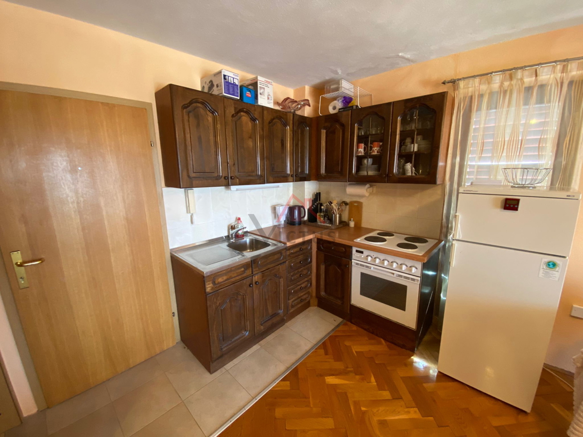 JADRANOVO - Monolocale con soggiorno, appartamento con balcone, 45 m2