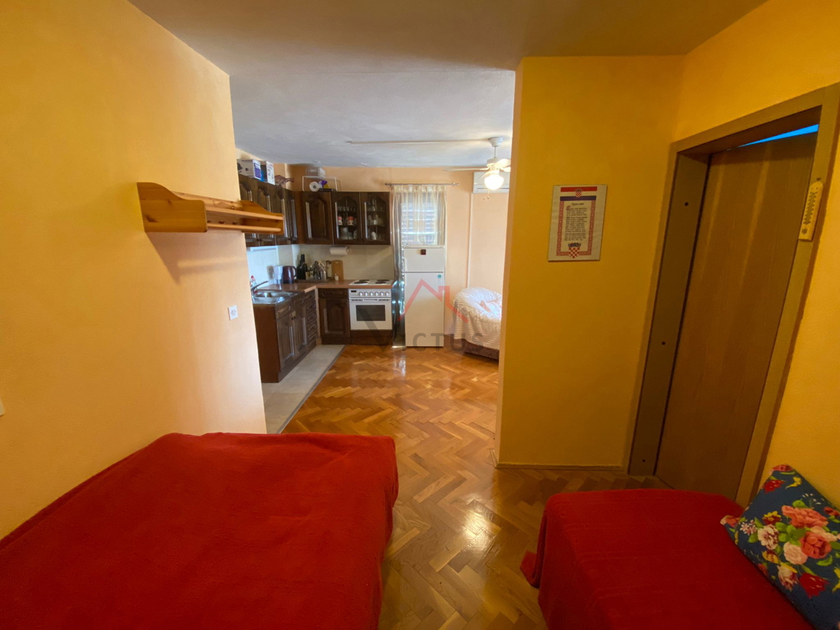 JADRANOVO - Monolocale con soggiorno, appartamento con balcone, 45 m2