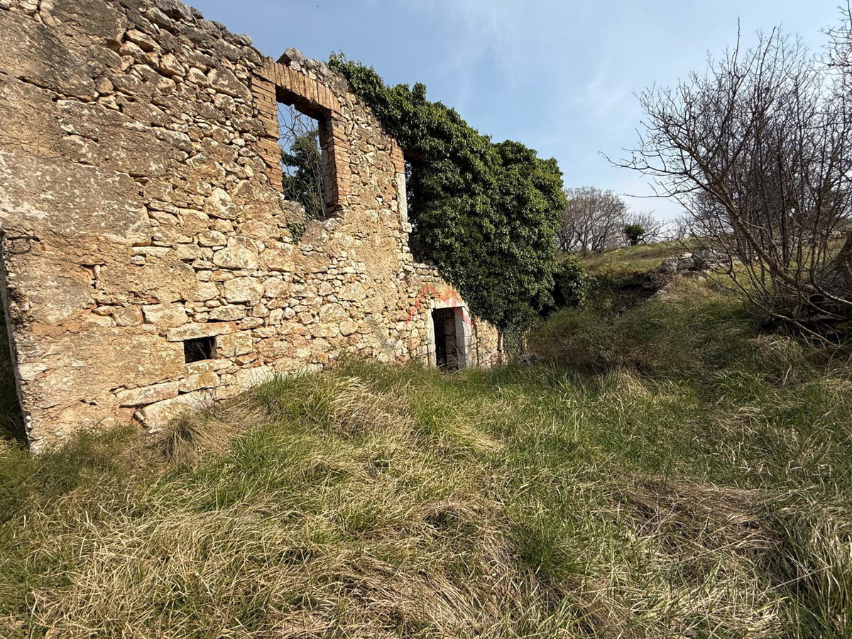 BRIBIR - Rudere in pietra e terreno edificabile