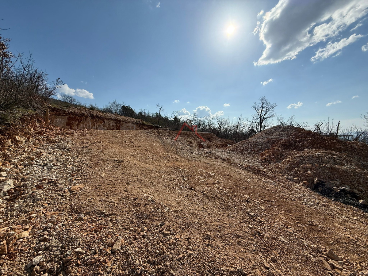 CRIKVENICA - Terreno edificabile con costruzione avviata