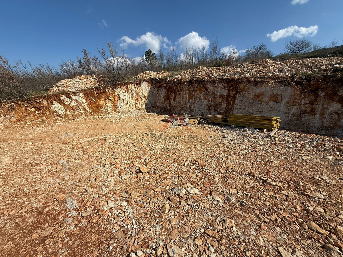 CRIKVENICA - Terreno edificabile con costruzione avviata