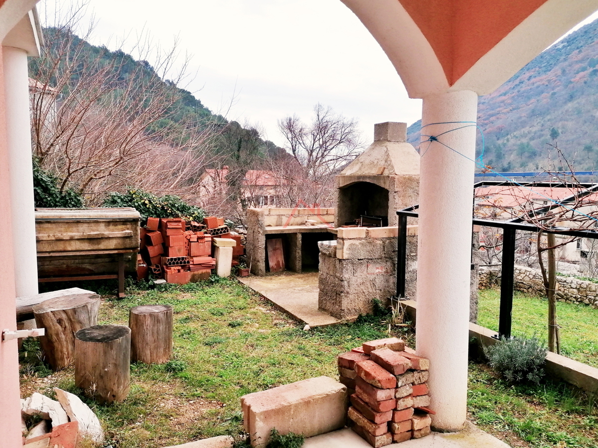 PLOMIN LUKA - casa familiare in riva al mare con vista sulla baia