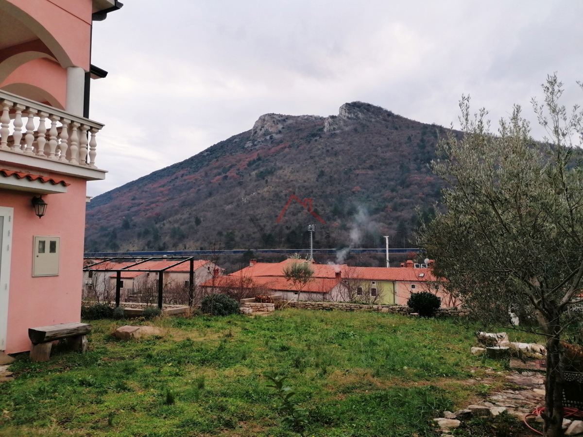 PLOMIN LUKA - casa familiare in riva al mare con vista sulla baia