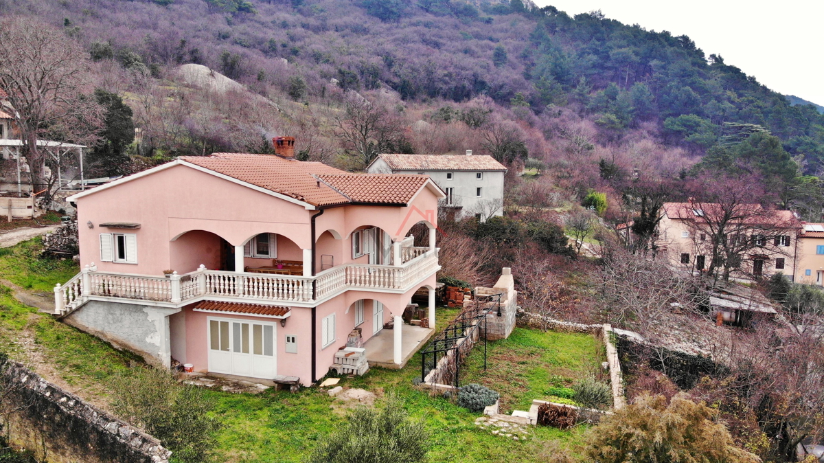 PLOMIN LUKA - casa familiare in riva al mare con vista sulla baia