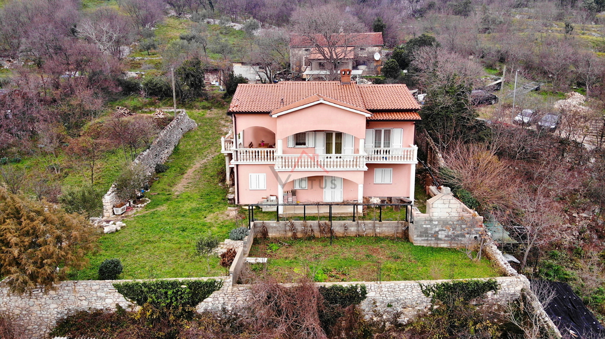 PLOMIN LUKA - casa familiare in riva al mare con vista sulla baia