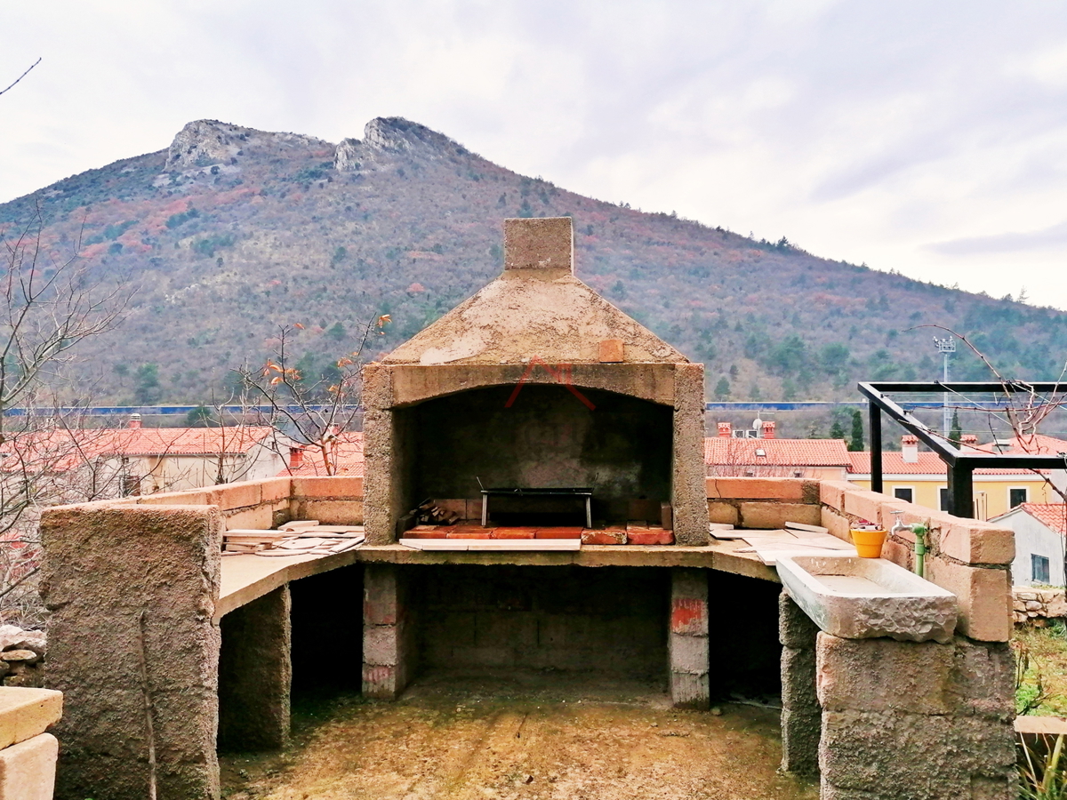 PLOMIN LUKA - casa familiare in riva al mare con vista sulla baia